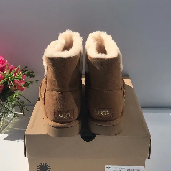 UGG Classic UGG Gem Mini Boot - Picture 9 of 10